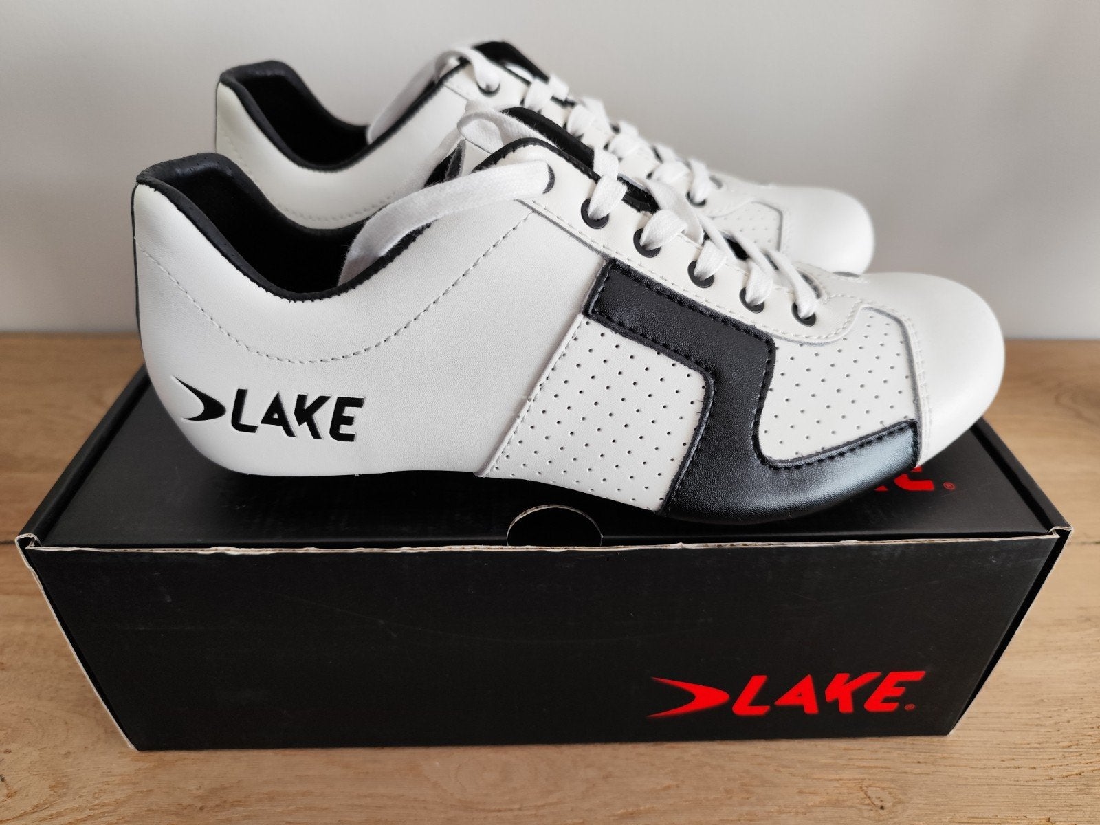 Lake koersschoenen full carbon zool / leder afwerking.
MT44, Ophalen, Nieuw