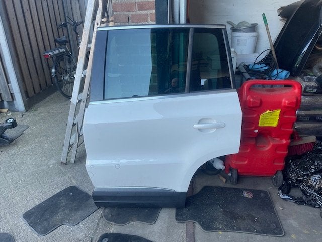 PORTE GAUCHE ARRIÈRE LB9A Volkswagen Tiguan (5N1 / 2), Arrière, Volkswagen, Volkswagen AG, Utilisé
