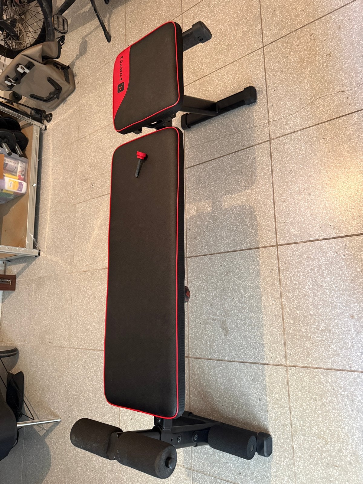 Fitnessbench met halters en gewichten, Sport en Fitness, Fitnessmaterialen, Ophalen, Zo goed als nieuw