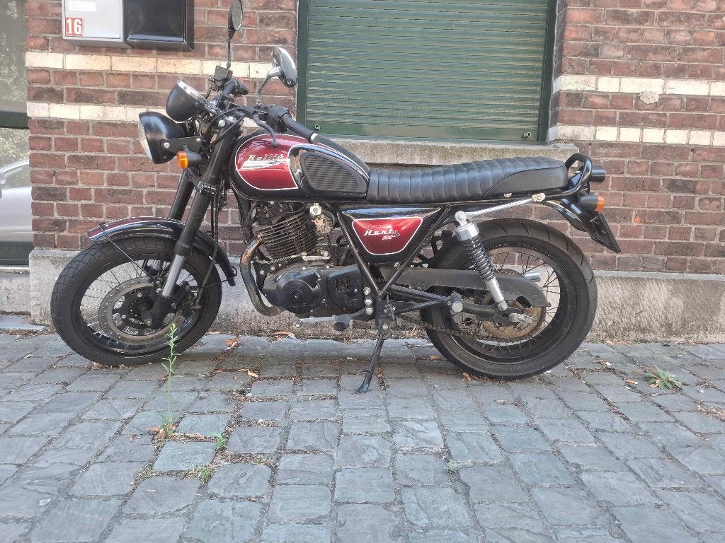 Moto bullit 250 a vendre 8000km a réparer, Motoren, 2 cilinders, Occasion, Toermotor, Minimaal motorrijbewijs A2