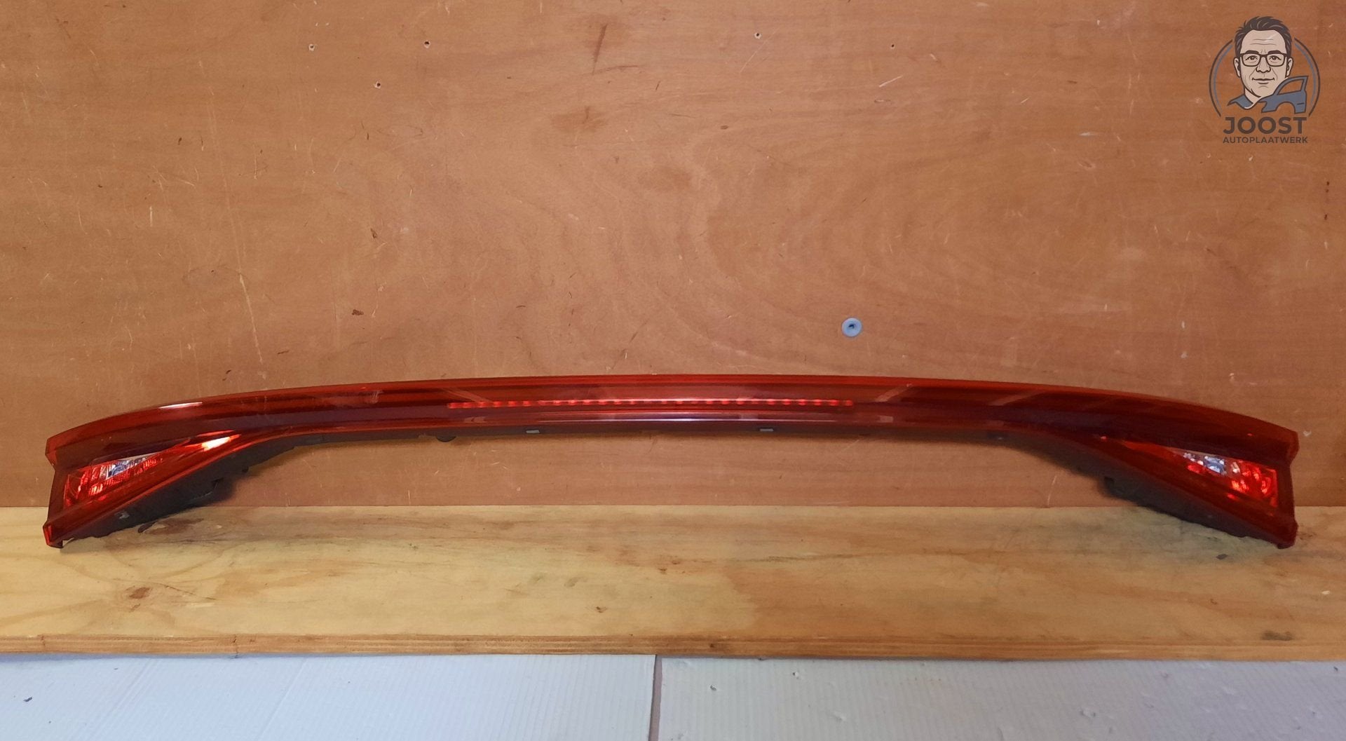 Achterlicht LED achterklep Seat Leon IV vanaf '20 5FE945307R, Gebruikt, -Autovia A-2 km 585, 08760 Martorell, Spanje, -Seat S.A.