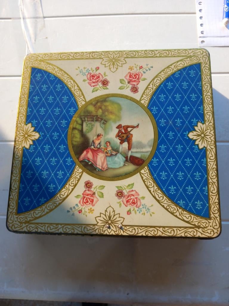Boîte métallique  Parein. 23x22x6 cm, Collections, Enlèvement ou Envoi
