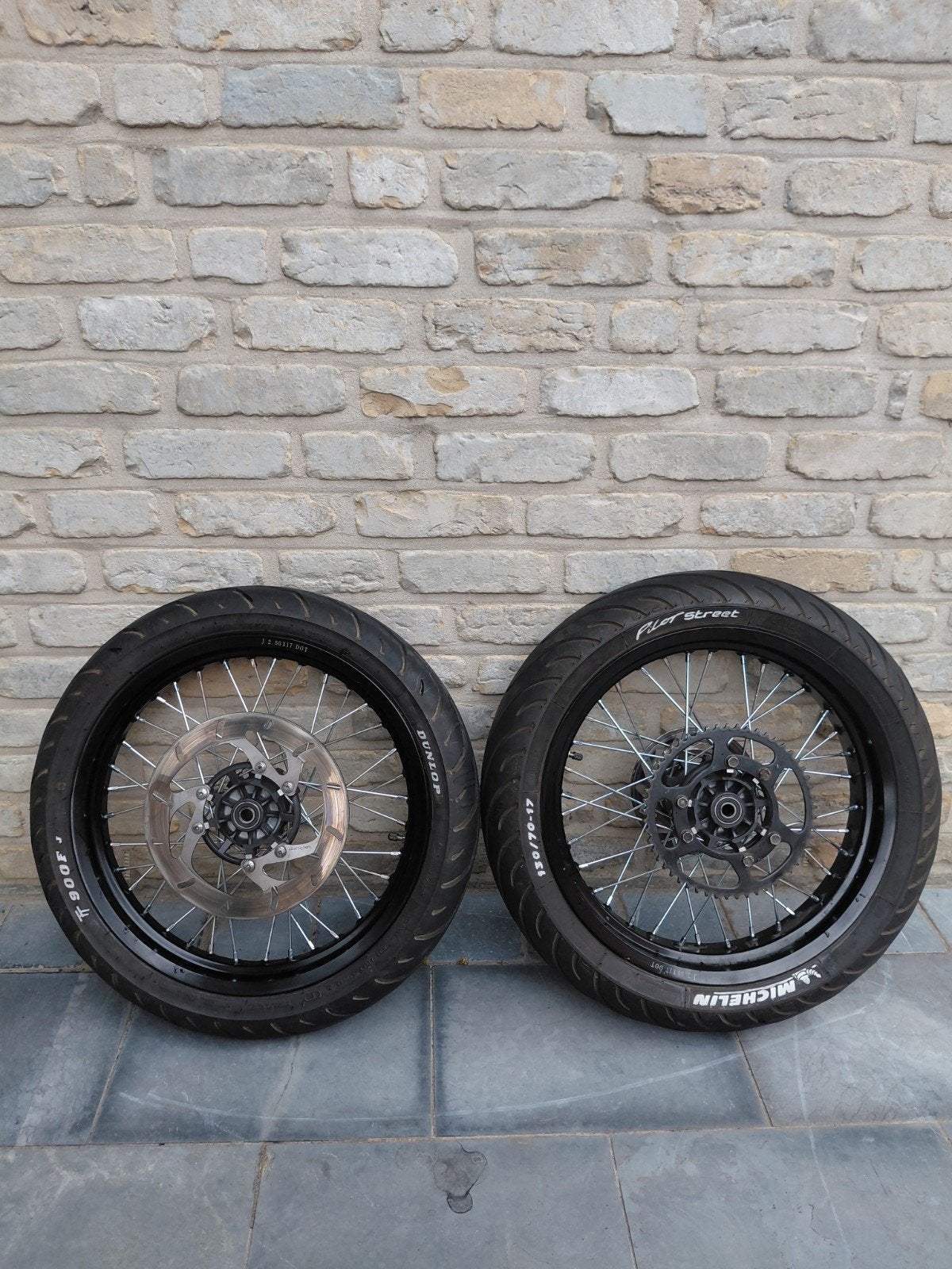 Rieju MRT 50 Supermoto Velgenset 17"  Michelin/Dunlop Banden, Fietsen en Brommers, Ophalen, Zo goed als nieuw, Overige typen, Rieju