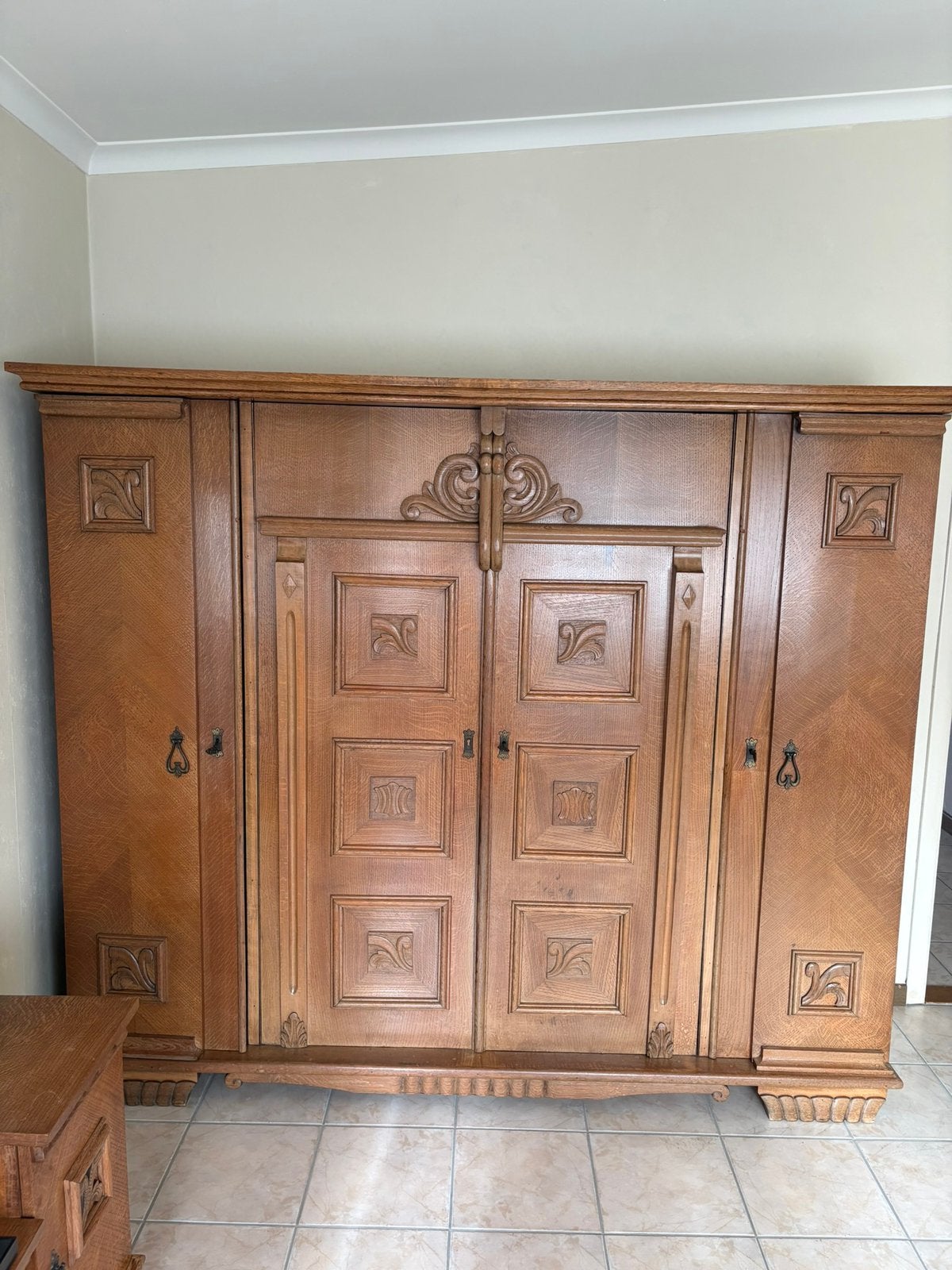 4 deurskleerkast en commode, Ophalen