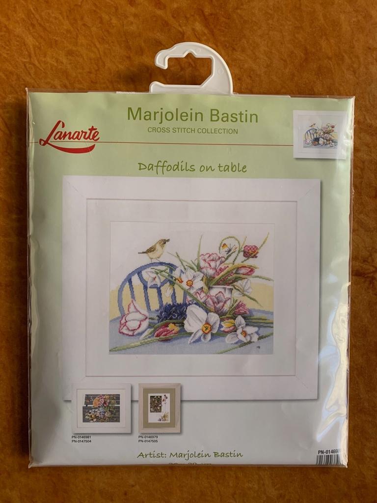 borduurpakket marjolein bastin, narcissen op tafel (op=op!), Hobby en Vrije tijd, Verzenden, Nieuw, Handborduren, Borduurpakket