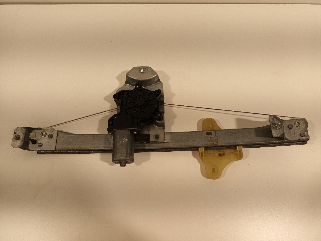 Raammechaniek elektrisch links voor Renault Clio, Onderdelen@venauto.nl, Van der Ven Autorecycling B.V., Gebruikt, Ettenseweg 76, 4706 PB Roosendaal, The Netherlands