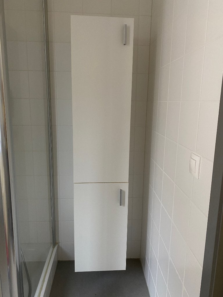 MODERNE BADKAMERKAST MET 2 DEUREN, Huis en Inrichting, Ophalen, (Half)hoge kast, Minder dan 50 cm, Zo goed als nieuw