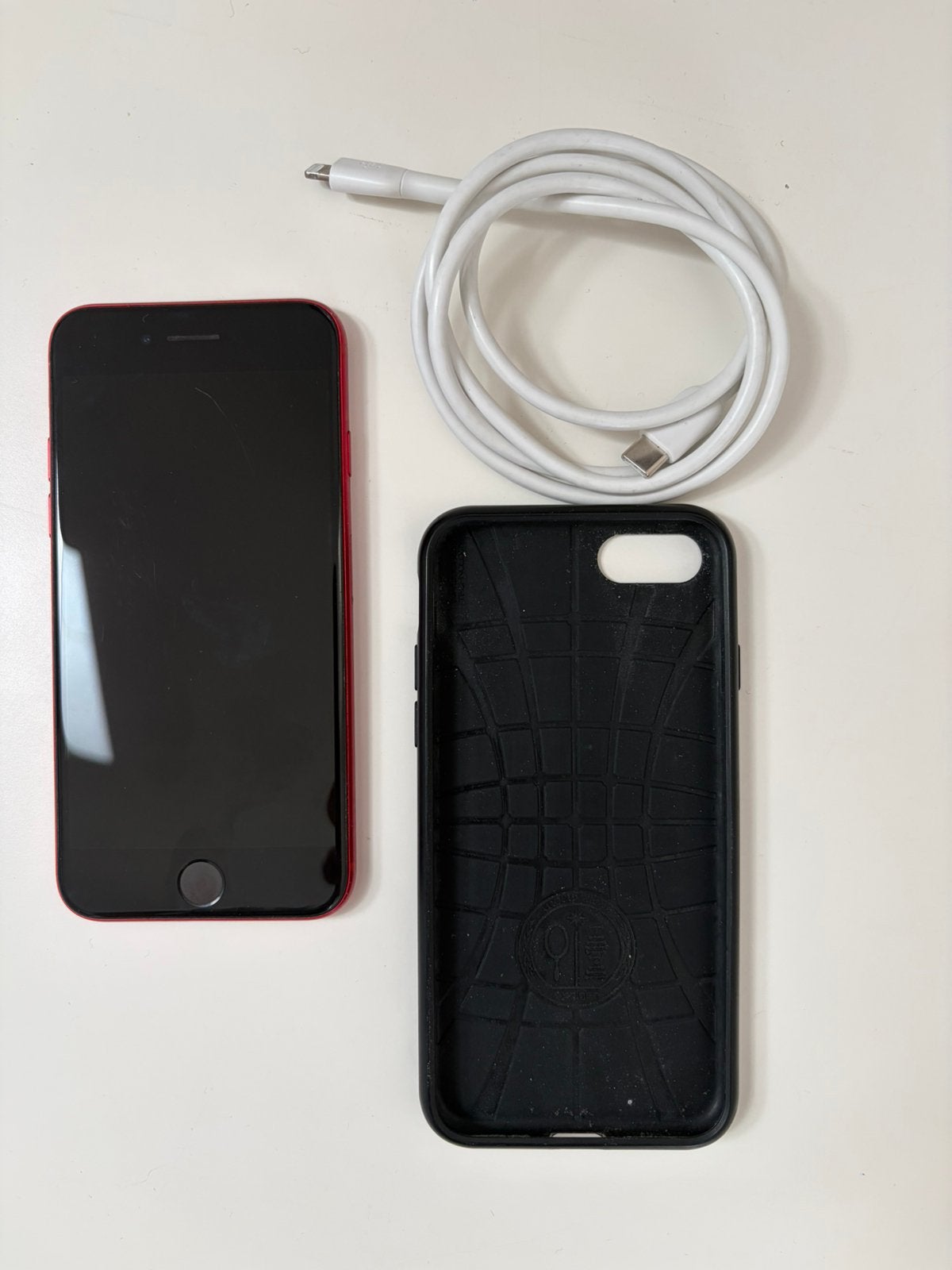 Apple iPhone SE 2e gen 2020 – 64 GB – rood – hoesje en kabel, Telecommunicatie, Ophalen, 70 %, Gebruikt, 64 GB