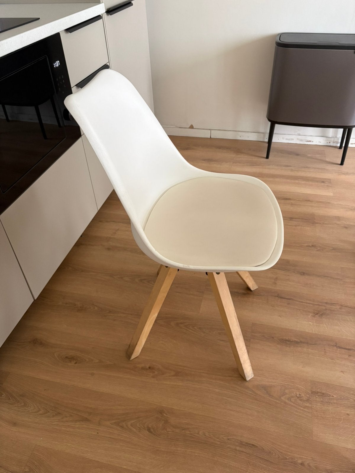 5 witte kuipstoelen, Enlèvement, Cinq, Six Chaises ou plus, Utilisé, Bois