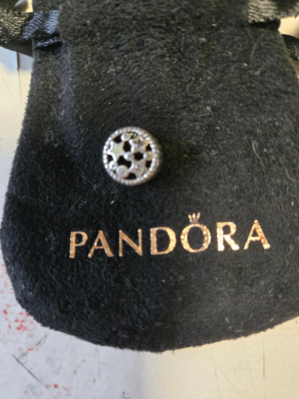 Charme pandora, Ophalen