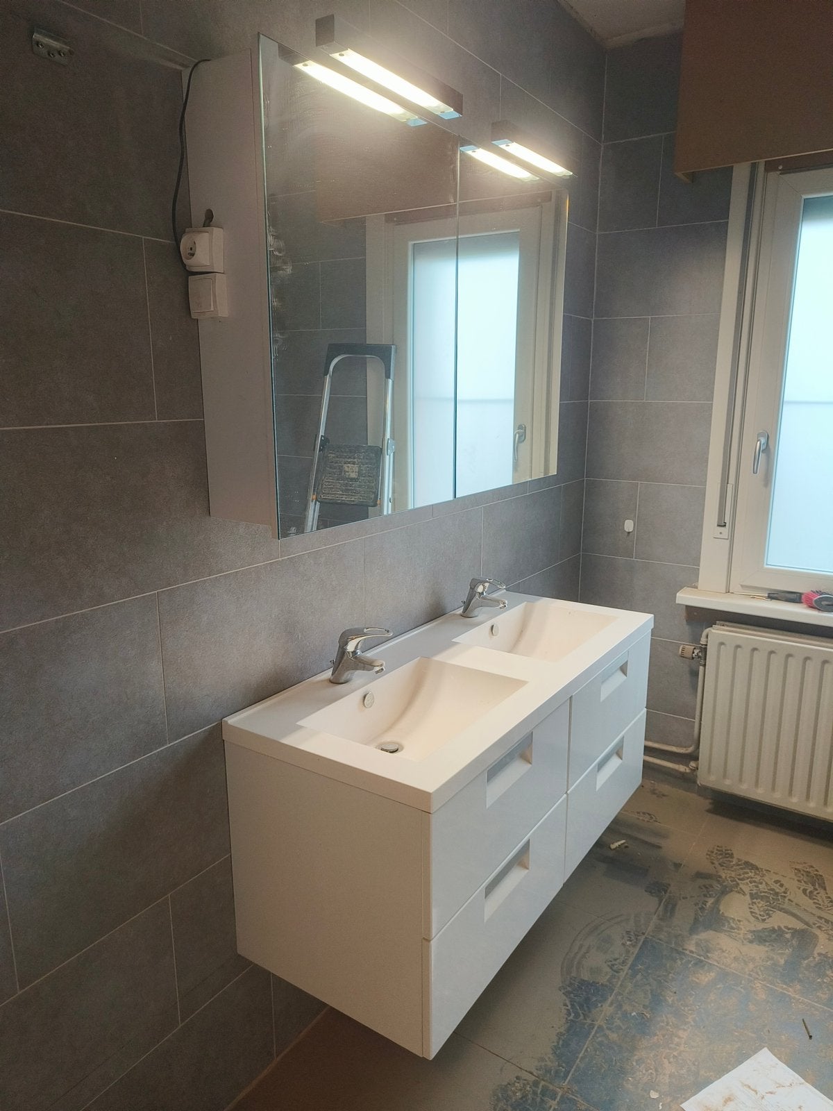 Complete badkamermeubelset met dubbele wastafel spiegelkast, Huis en Inrichting, Ophalen, Zo goed als nieuw