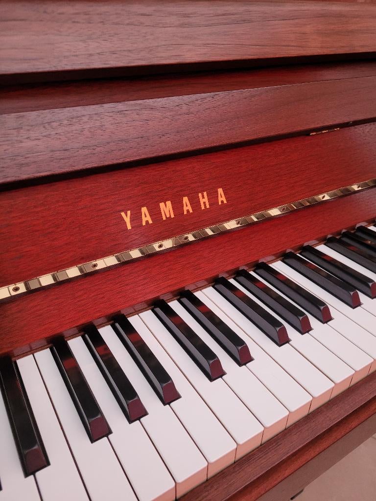 Yamaha huren met koopoptie, gratis stembeurten en levering!, Musique & Instruments, Pianos, Envoi, Comme neuf, Brun, Piano