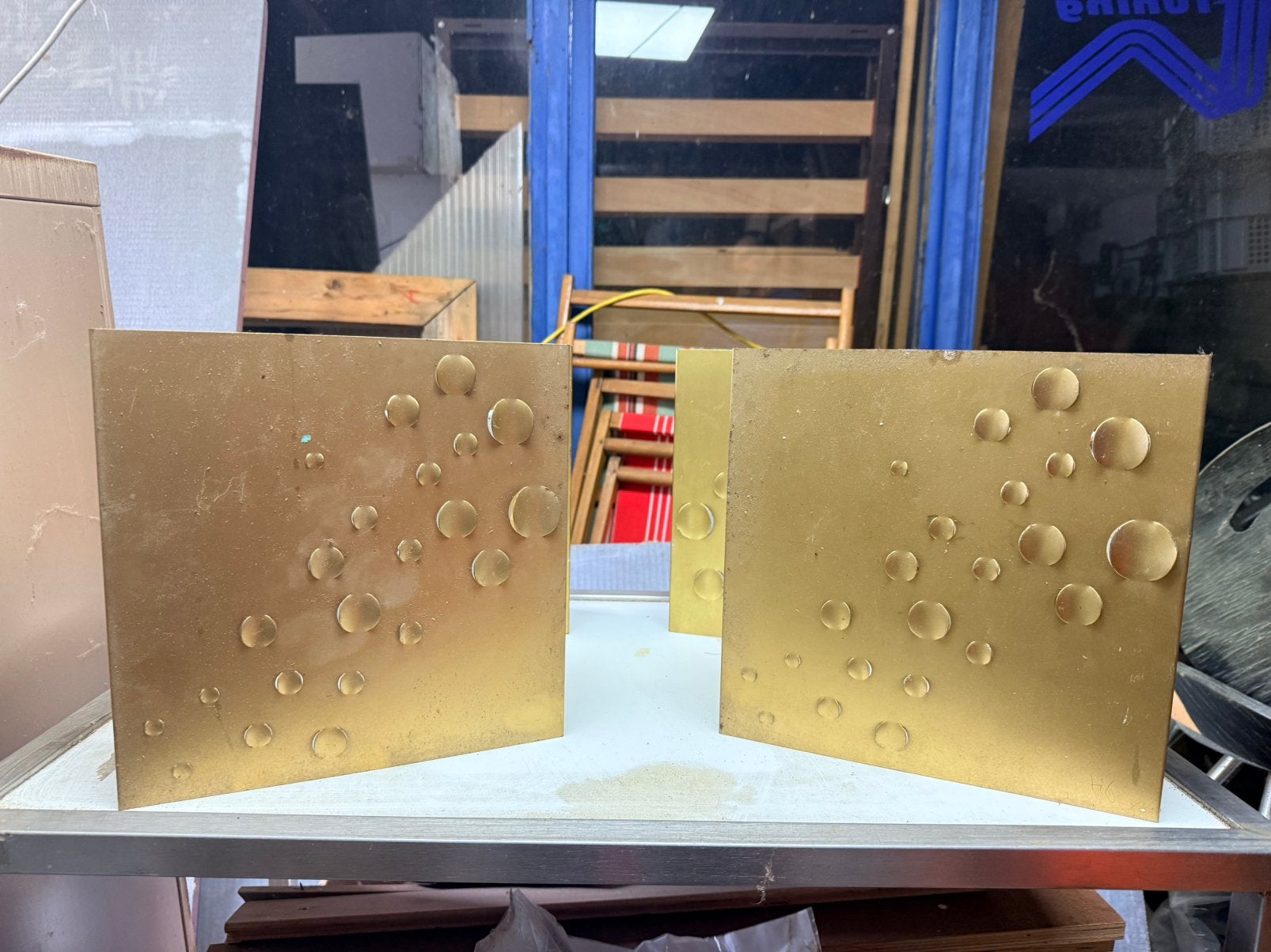 Raindrop Wall Lamps Anodised in Gold ~ Raak, 1965, Antiquités & Art, Enlèvement