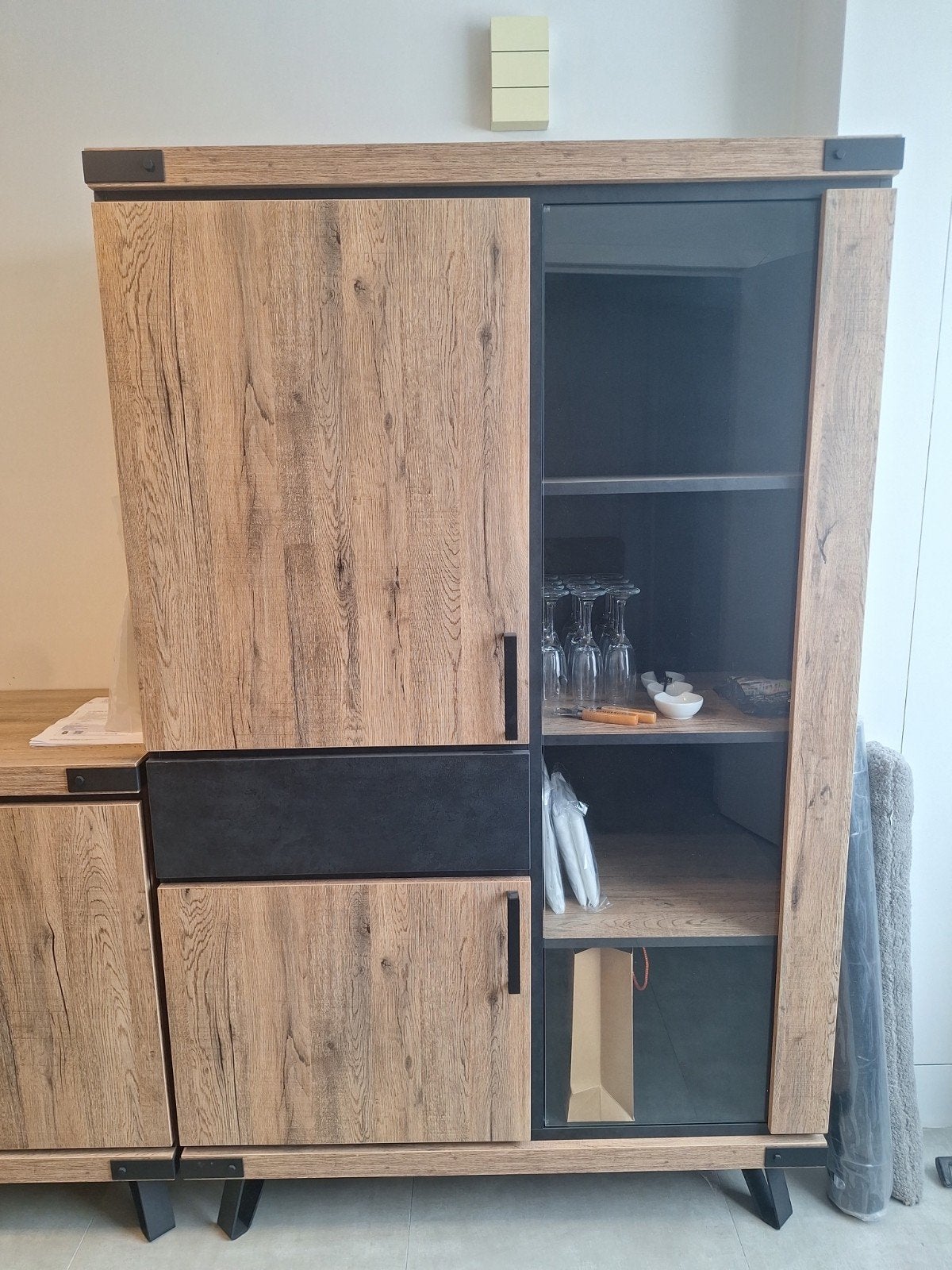 Meuble de bar décent - style moderne - tout en très bon état, Maison & Meubles, Enlèvement