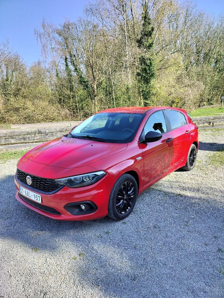 Fiat Tipo, Autos, Fiat, Entreprise, Achat, Tipo, Essence, Euro 6, Boîte manuelle, Rouge, Noir, Enlèvement