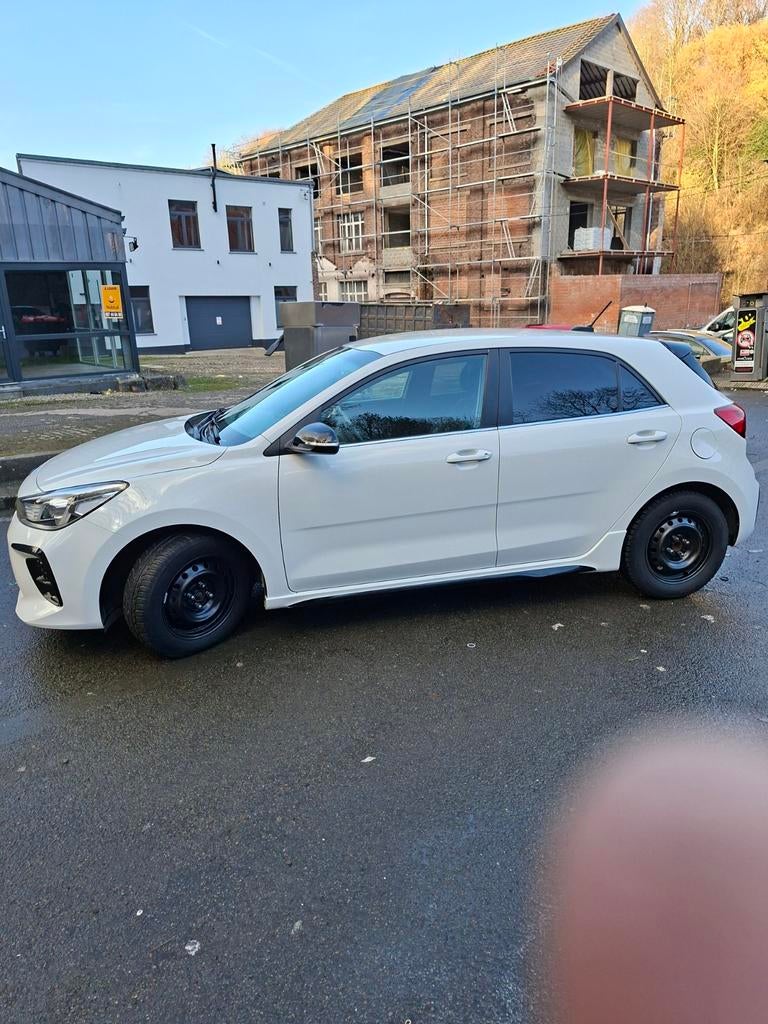 Kia Rio blanche 5 places,essence, Achat, Boîte manuelle, Entretenue par le concessionnaire, Noir