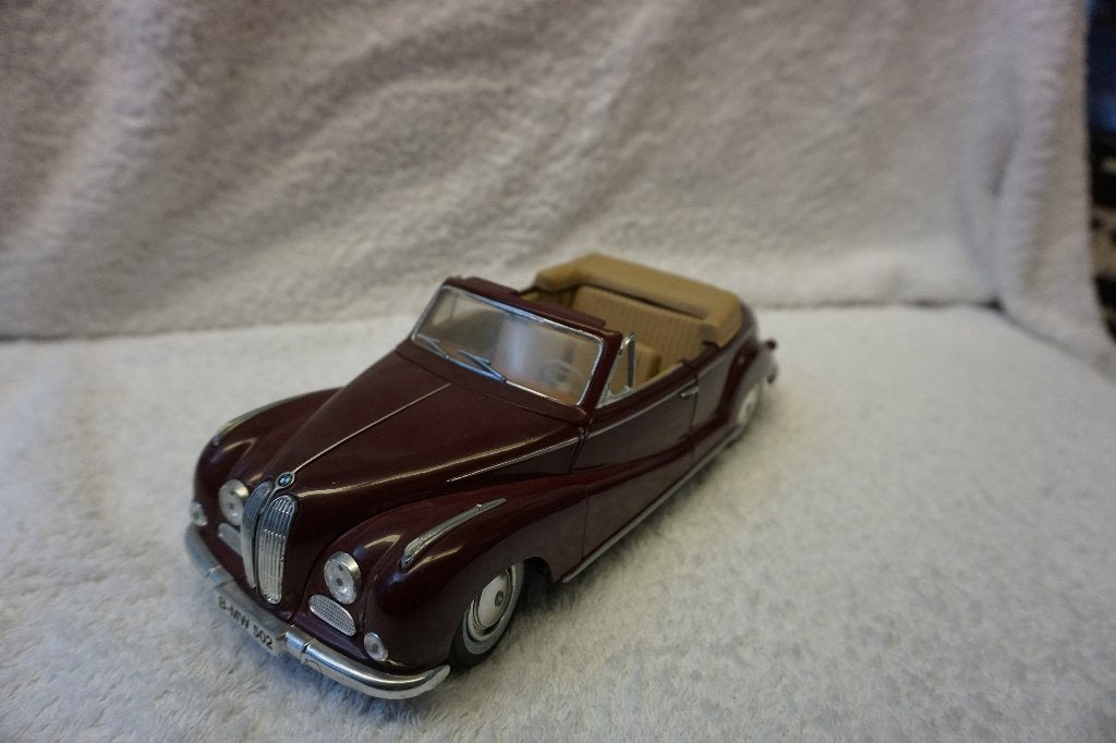 BMW 502 1955 Maisto Bruin1:18 80 43 9 421 045, Ophalen of Verzenden, Gebruikt, Auto, Maisto