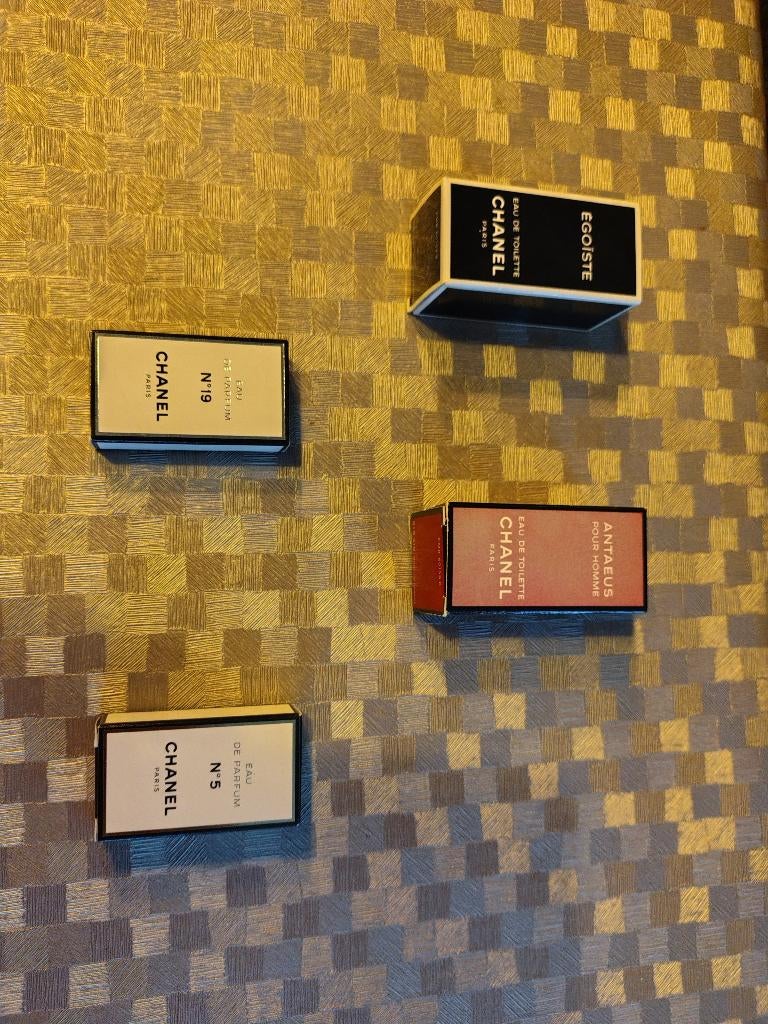 Miniatuur parfum flesjes Chanel, Ophalen, Zo goed als nieuw, Miniatuur, Gevuld