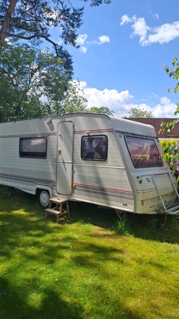 Mooie verzorgde caravan met 5 slaapplaatsen, Caravans en Kamperen, Standaardzit, Particulier, 500 - 750 kg, Tot en met 5