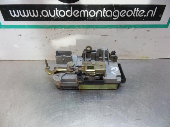 Deurslot Mechaniek 4Deurs rechts-voor van een Peugeot 807 (8, Auto-onderdelen, Carrosserie, Peugeot, Gebruikt, Ophalen of Verzenden