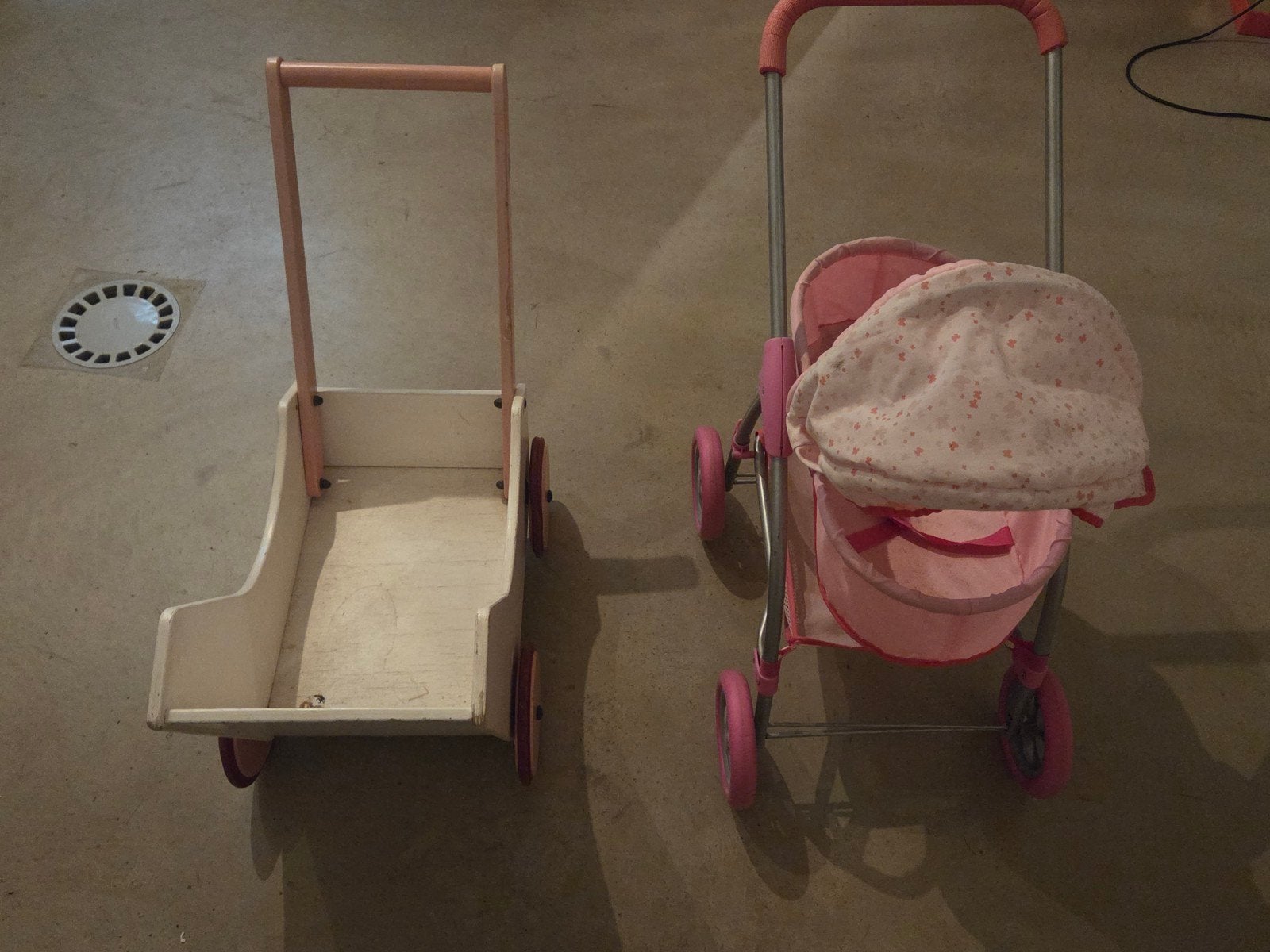 Poussette pour poupée et landau en bois, Enfants & Bébés, Enlèvement