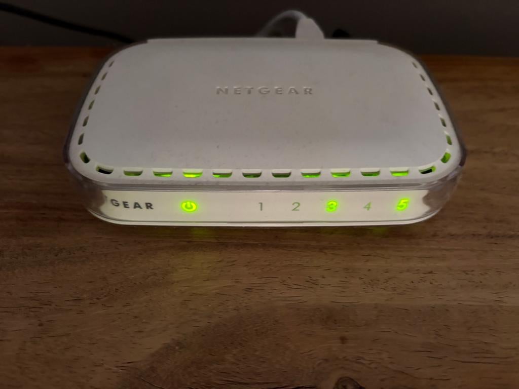 De Netgear 5-poorts desktop-switch, Ophalen of Verzenden, Zo goed als nieuw