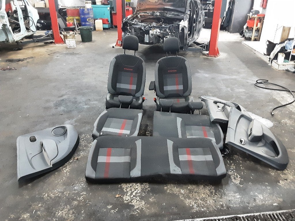 INTERIEUR COMPLET Dacia Logan MCV II / Sandero Wagon (7S), Dacia, Mevr. I. Hauben, Utilisé, Rue de l'Espoir 34 34
4030  GRIVEGNÉE, BE