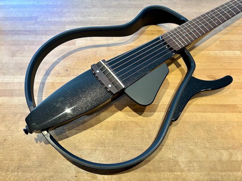 Guitare silencieuse Yamaha SLG100S noire métallisée + housse, Enlèvement ou Envoi, Comme neuf, Guitare Western ou Guitare Folk