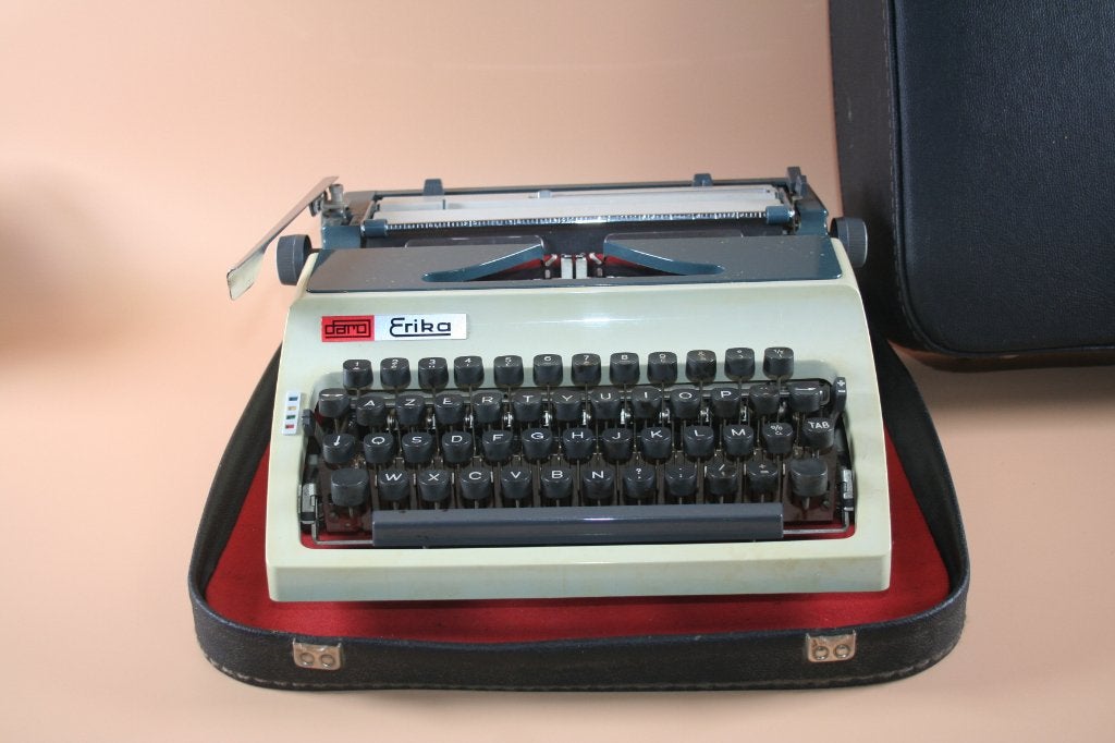 Vintage typemachine daro Erika, Ophalen