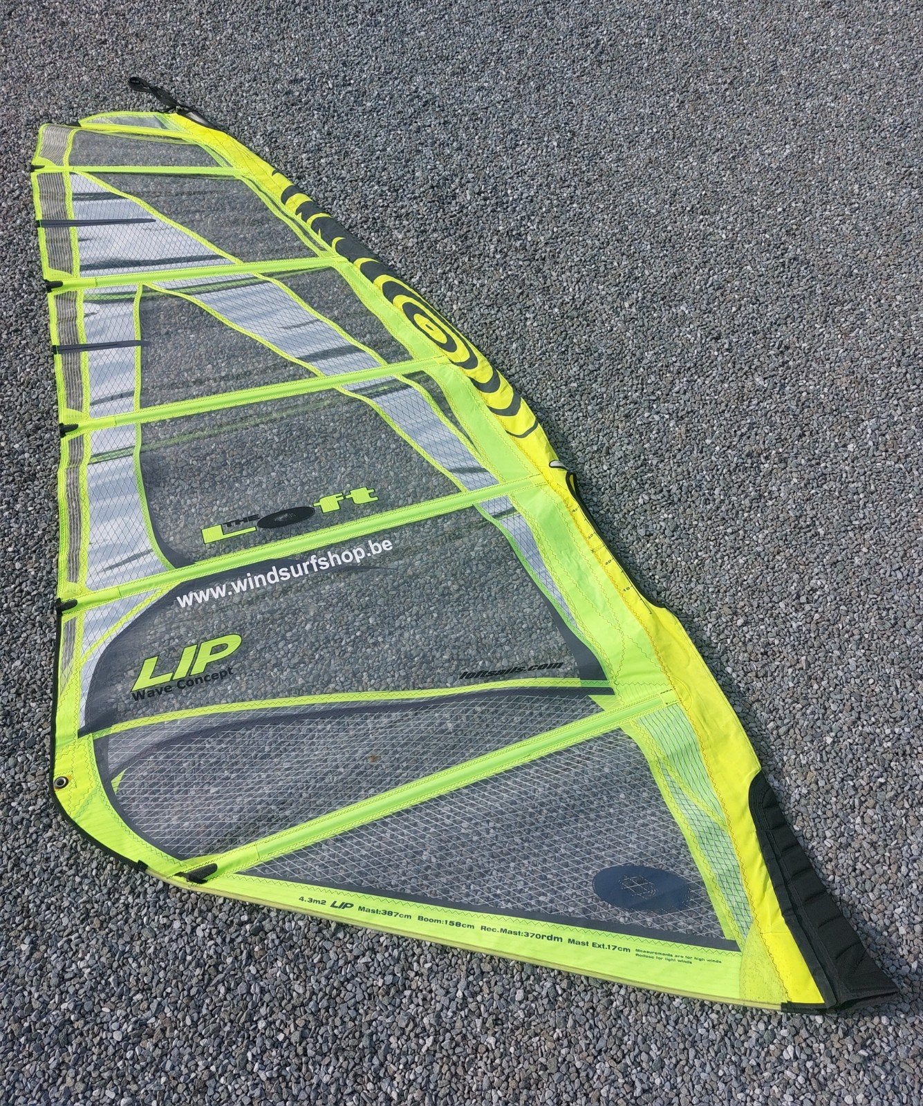 Wave zeil Loftsails Lip 4.3 m² in zeer goede staat, Sports nautiques & Bateaux, 3.5 à 5 m², Comme neuf, Enlèvement, Loftsails
