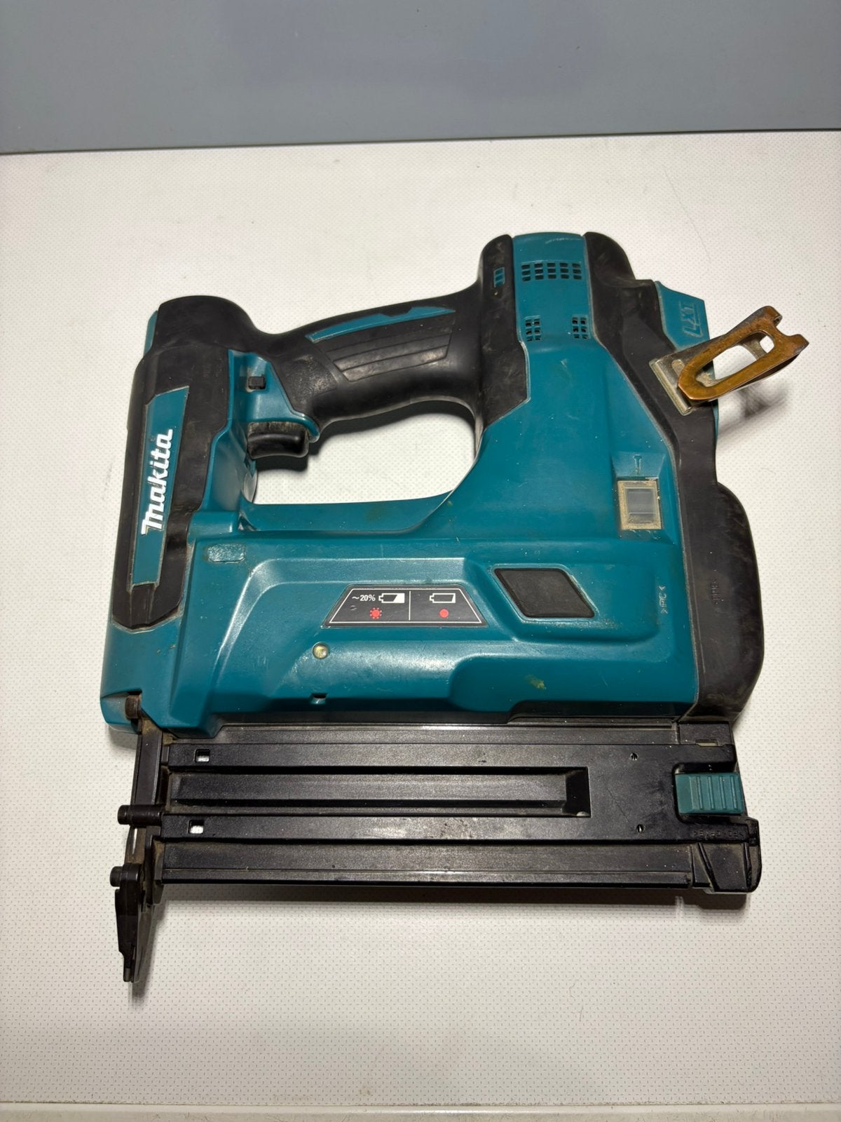 Makita DBN500Z accu mini brad tacker, Enlèvement ou Envoi, Utilisé