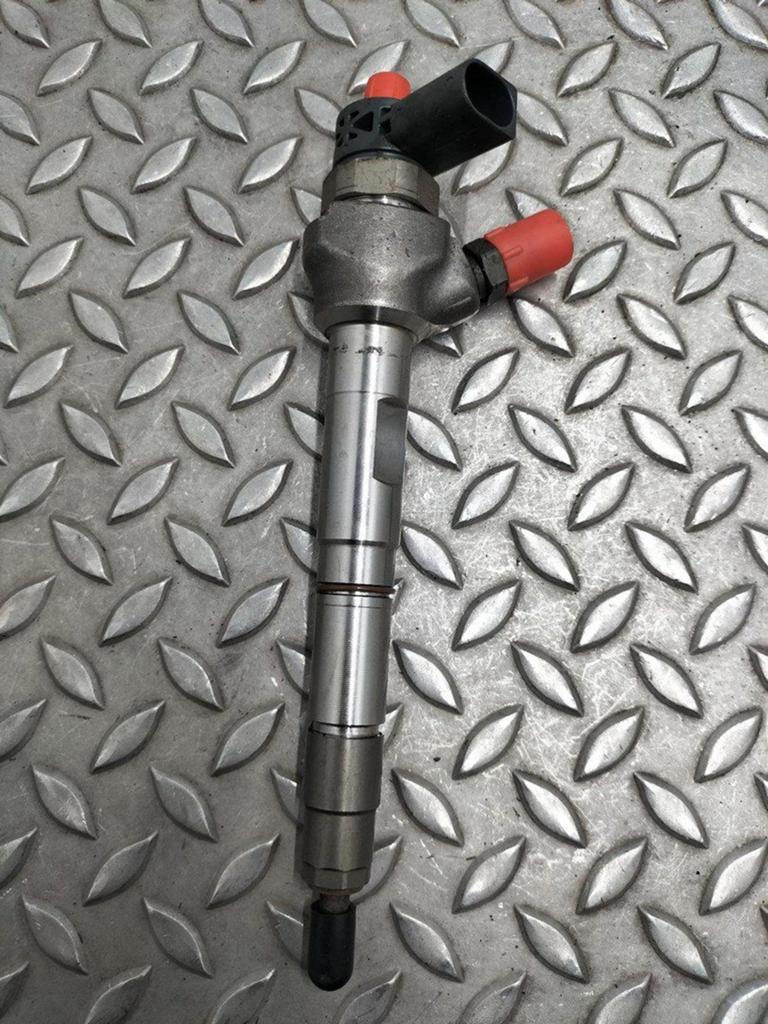 VOLKSWAGEN GOLF BRANDSTOF INJECTOR / VERSTUIVER 04L130277AE, Autos : Pièces & Accessoires, Systèmes à carburant, Utilisé, ARN reconnu