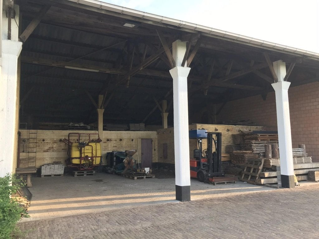 Stalling caravan of mobilhome