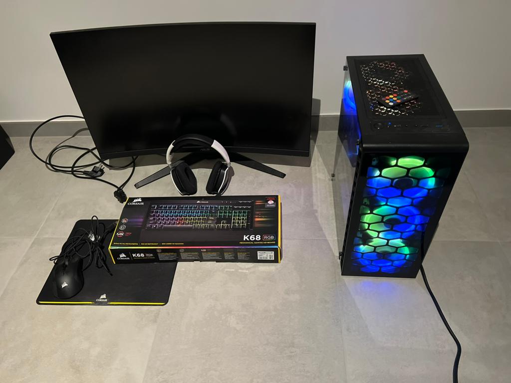 Gaming pc + set, Ophalen, Zo goed als nieuw