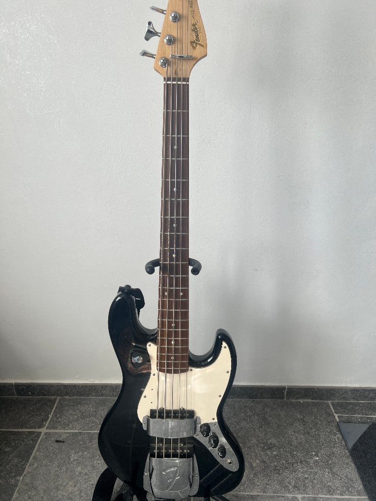 Squier Affinity Jazz Bass V 2014 (5-snarige basgitaar), Muziek en Instrumenten, Snaarinstrumenten | Gitaren | Bas, Gebruikt, Elektrisch
