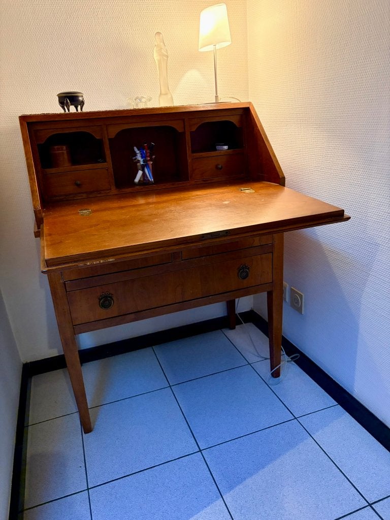Charmante houten secretaire met uitklapbaar schrijfblad, Ophalen, Gebruikt, Tijdloze houten secretaire in warme landelijke stijl