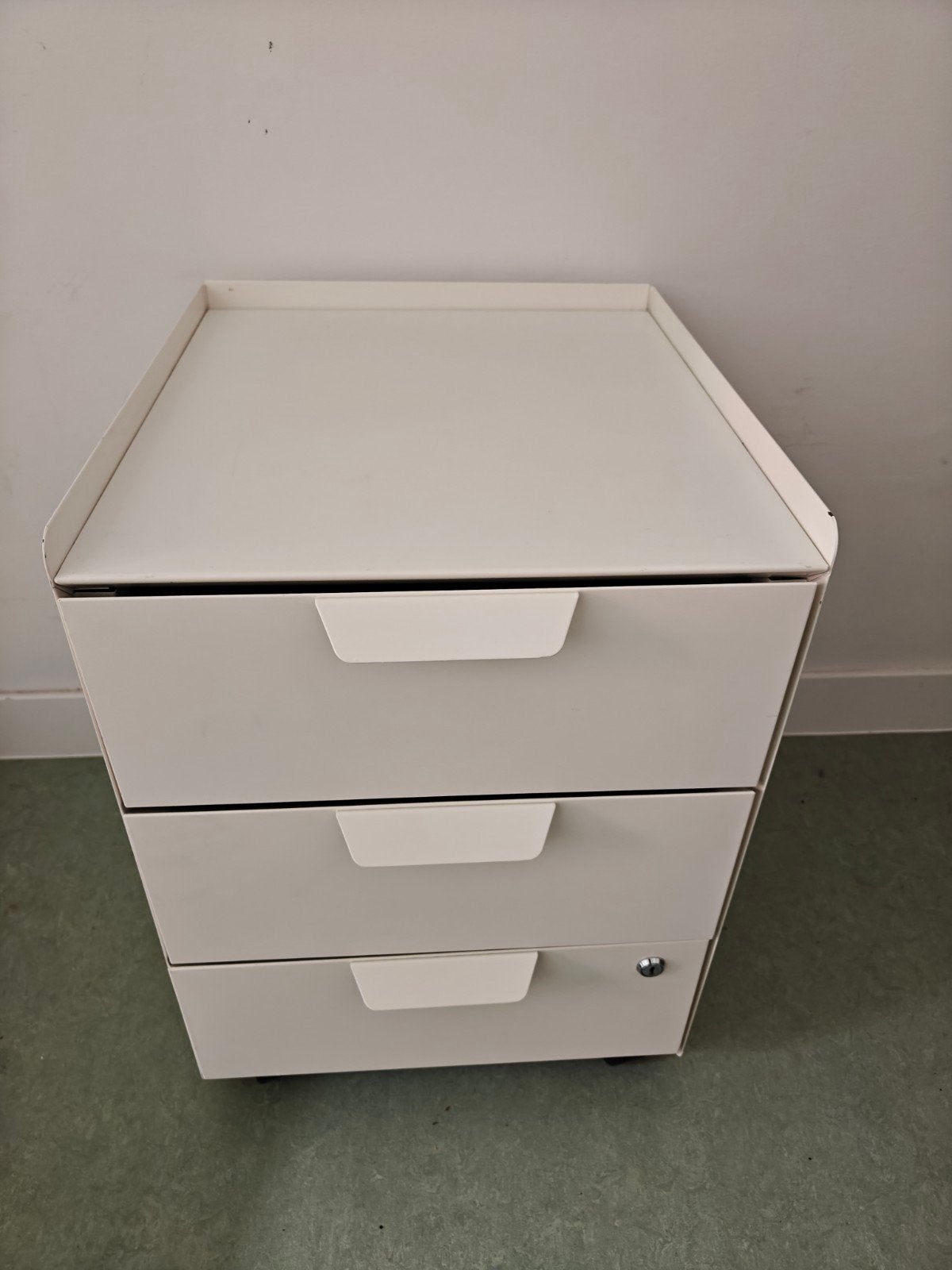 Ikea Trotten ladeblok, Ophalen