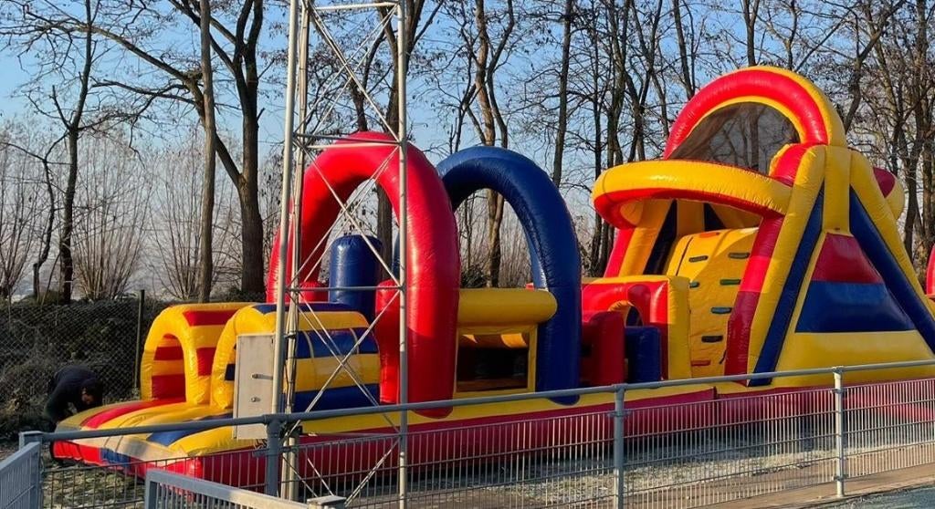 springkasteel - obstakelbaan, Enfants & Bébés, Jouets | Extérieur | Coussins gonflables, Enlèvement, Utilisé