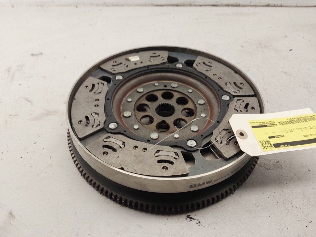 VLIEGWIEL BMW 1 serie (F40) (01-2019/-), Auto-onderdelen, Gebruikt, BMW, Petuelring 130
80809  München, DE, Bayerische Motoren Werke AG