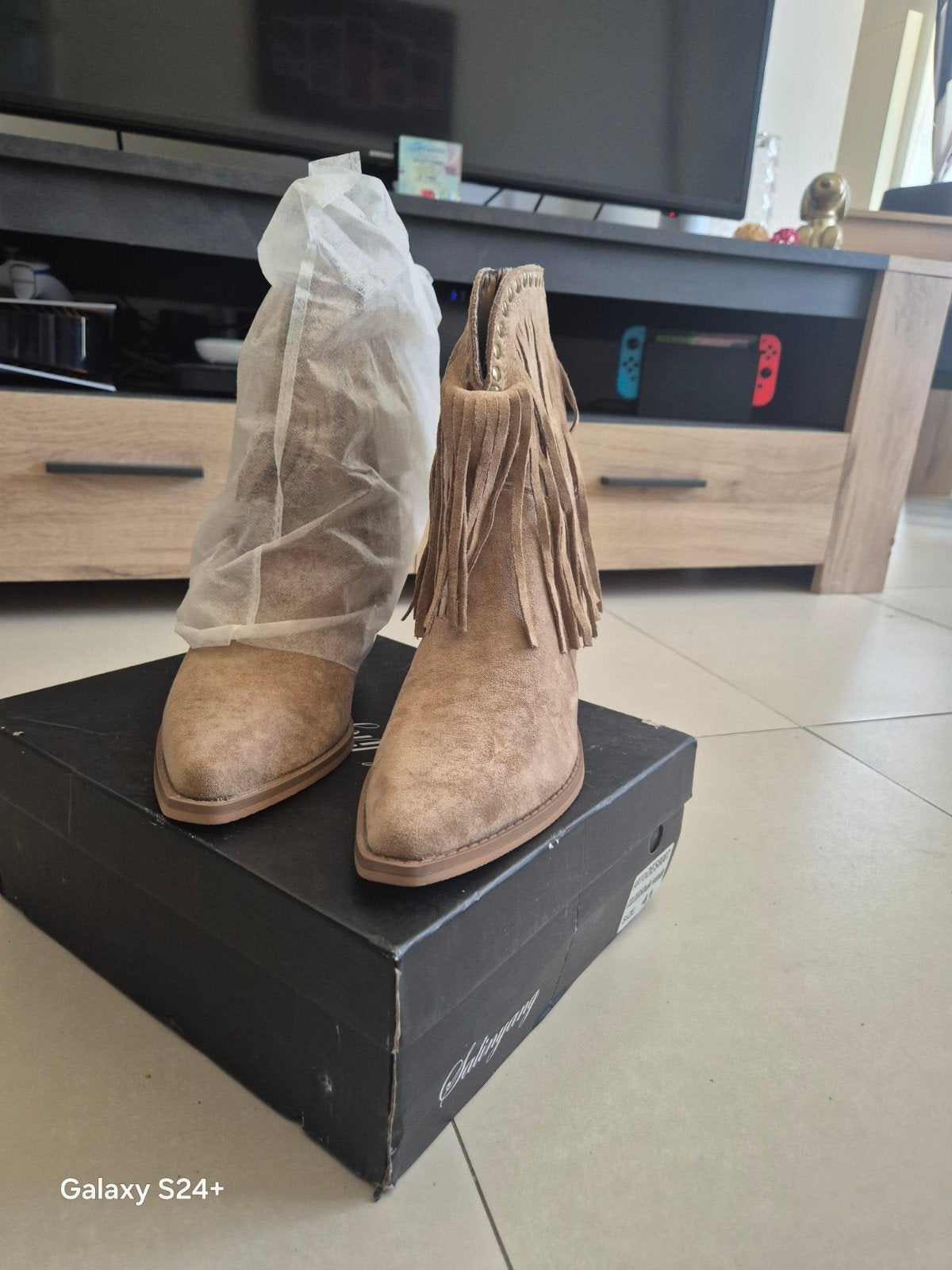 bottines en daim neuf pointure 41, Vêtements | Femmes, Chaussures, Enlèvement