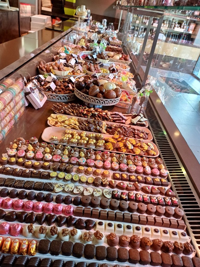 Professionele plateaus voor pralines/gebak met certificaat, Zakelijke goederen, Stock en Retail | Partijen goederen, Ophalen, Overige categorie