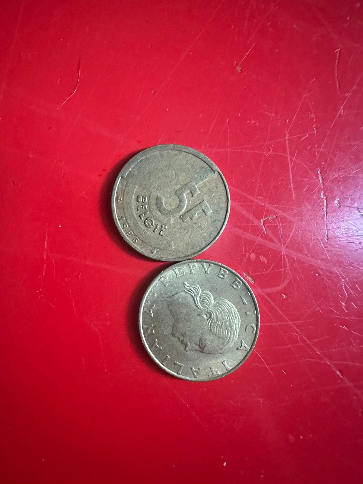 2 pièces, Enlèvement, Autres pays, Série