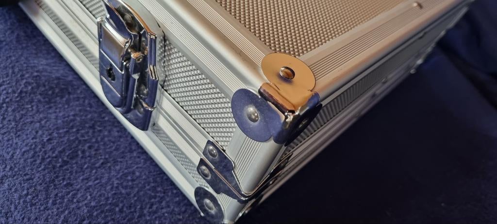 Koffer aluminium zonder sleutels GLOEDNIEUW, Handtassen en Accessoires, Koffers, Ophalen of Verzenden