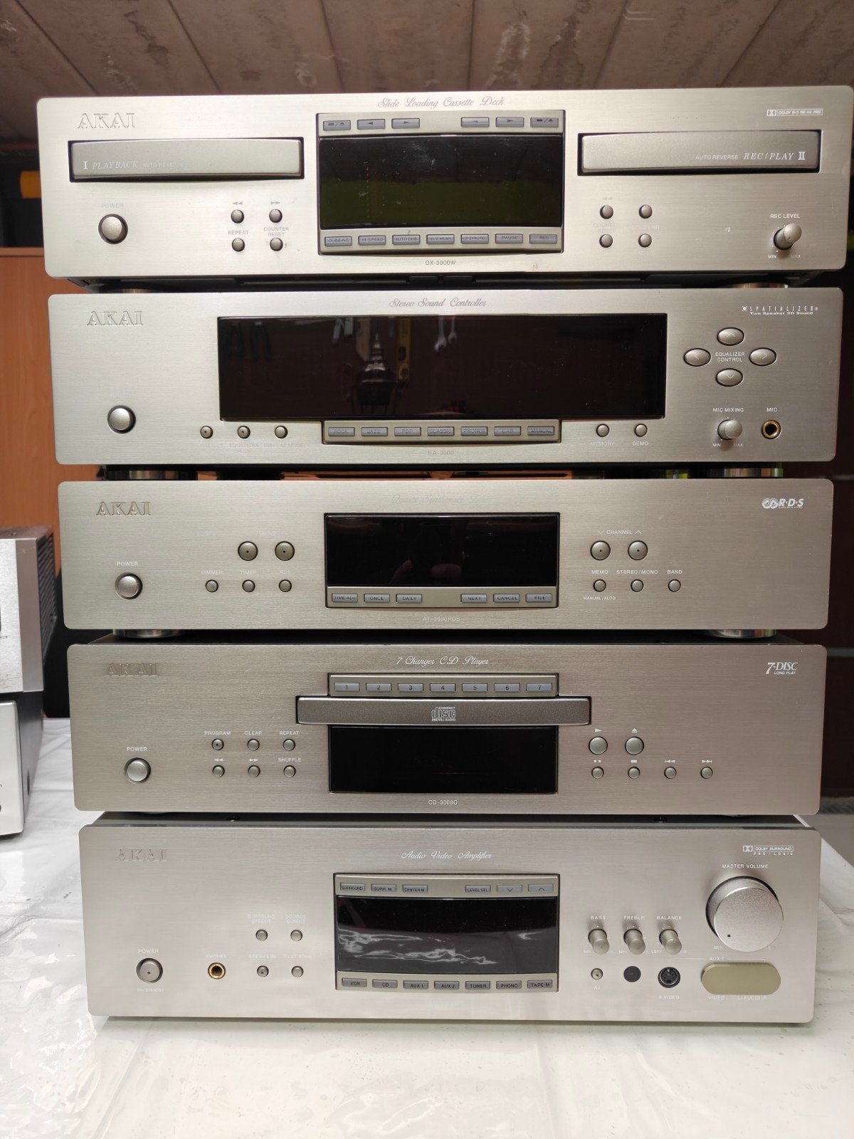 Akai High-End muziek installatie, Enlèvement, Akai