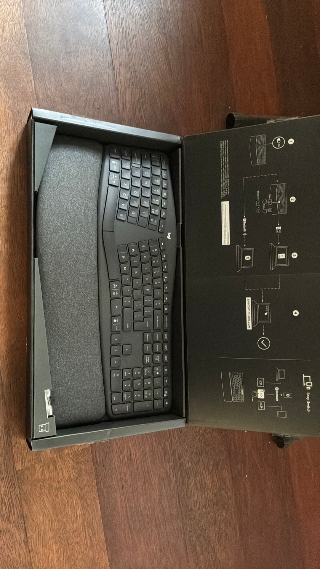 Logitech K860 ergonomisch toetsenbord QWERTY, Computers en Software, Ophalen, Ergonomisch, Nieuw, Draadloos