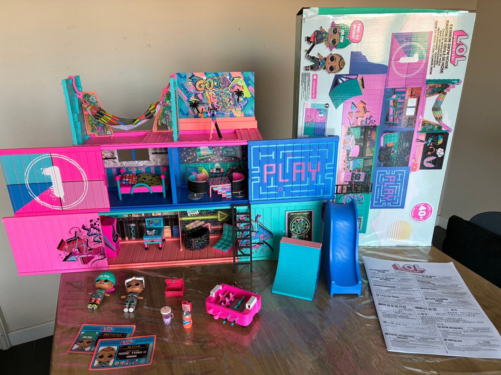 LOL surprise fashion show house, Kinderen en Baby's, Ophalen of Verzenden, Gebruikt, Poppenhuis
