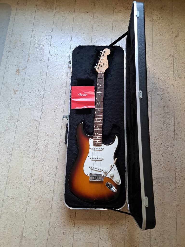Fender Strat 1996 made in USA Sunburst 50th anniversary ed, Muziek en Instrumenten, Ophalen, Gebruikt, Solid body, Fender