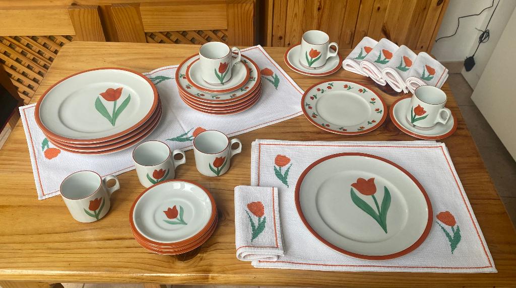Tulpenpatroonservice voor 5 personen, Ophalen, Zo goed als nieuw, Overige stijlen, Porselein
