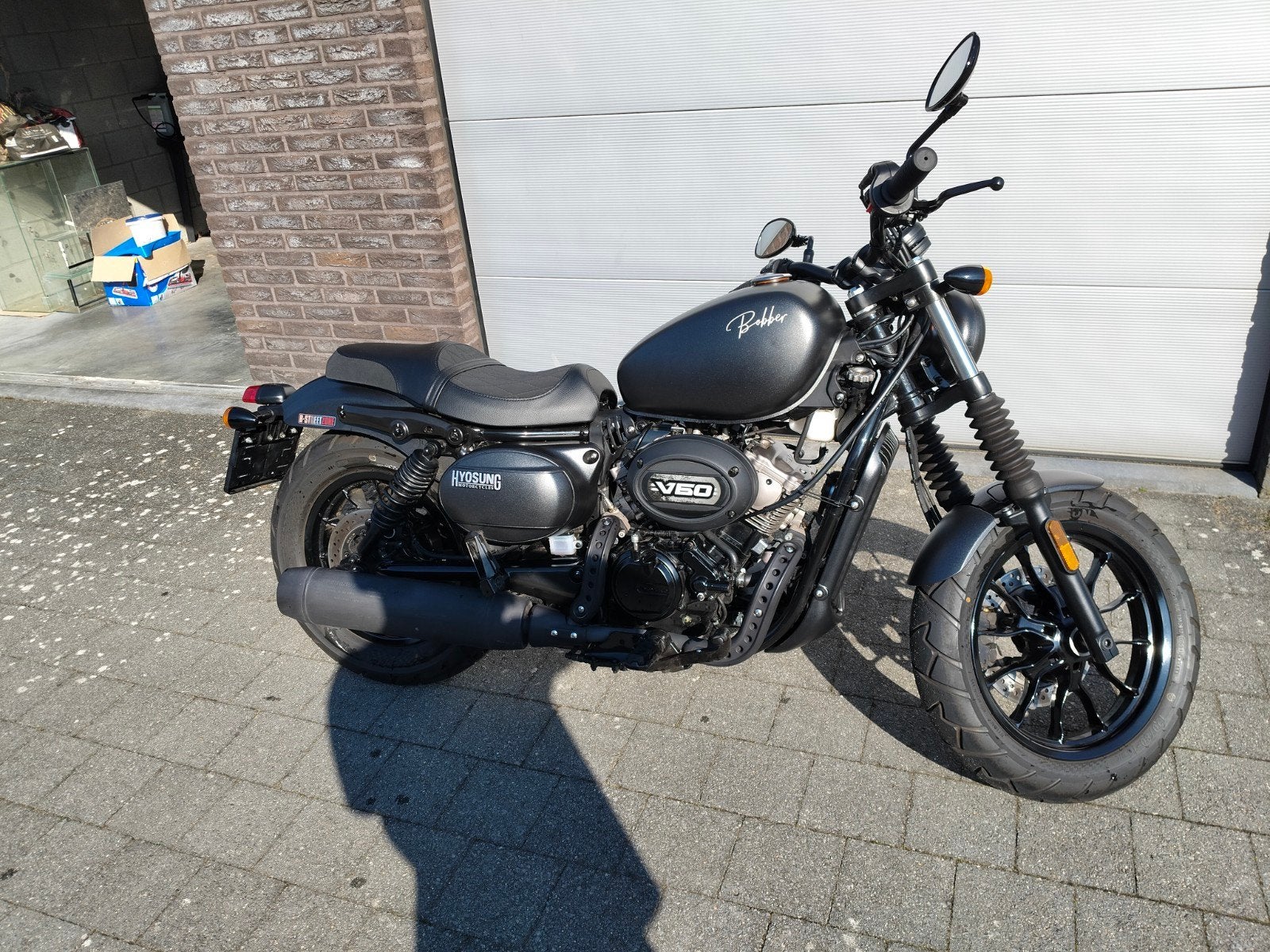 Hyosung Aquila 125, Motoren, 2 cilinders, Particulier, 125 cc, 11 kW of minder