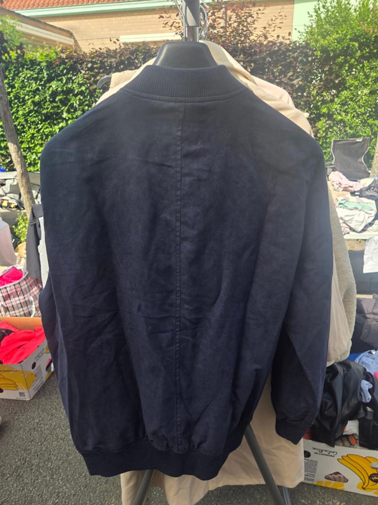 Veste Celio neuve, Enlèvement